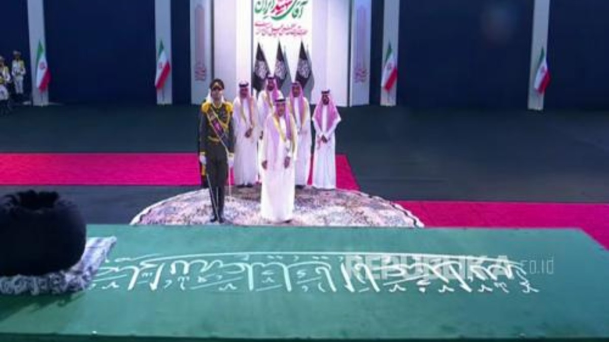Delegasi Saudi Diperdengarkan Surah Ali Imran Ayat 13 di Depan Peti Mati Ali Khamenei, Ini Penjelasan Ayatnya