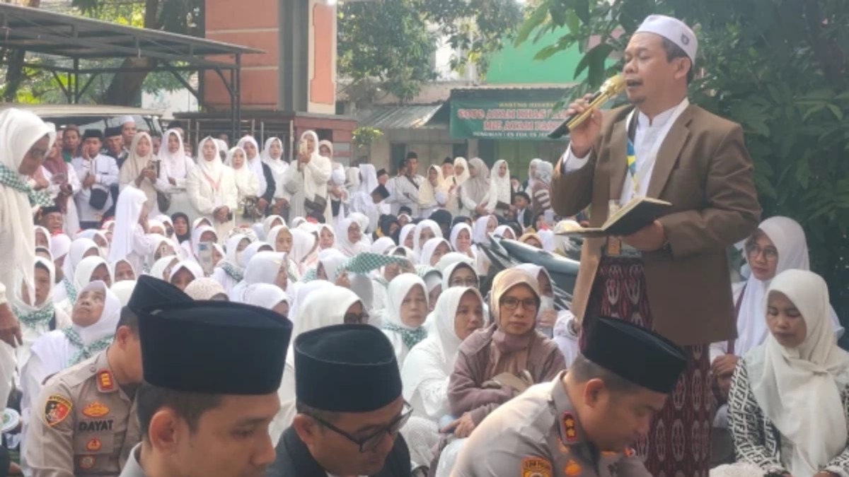 Ribuan Jamaah SerBan Ziarah Syaikhona Kholil,  Doakan Muktamar NU di Tambakberas Lancar-Sukses